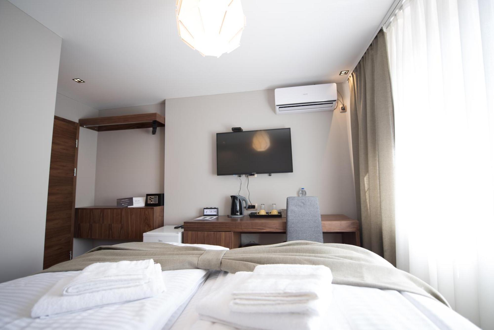 Boulevard Exclusive Pristina Extérieur photo